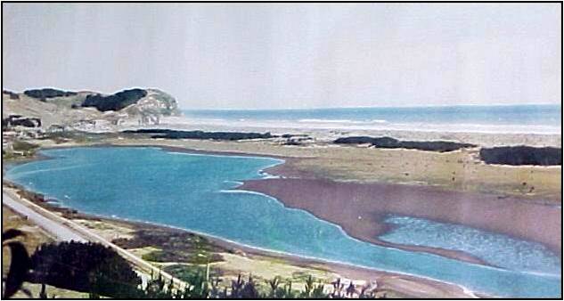 Laguna Imperial, al cambiar de posición la desembocadura del río posterior al maremoto de 1960.